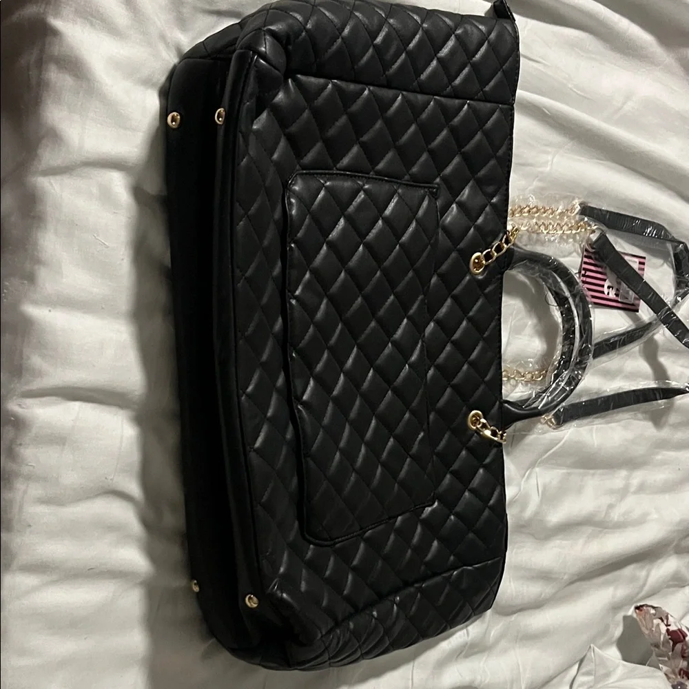 GG Collection Black Quilted Travel Bag - Picture 6 of 10
